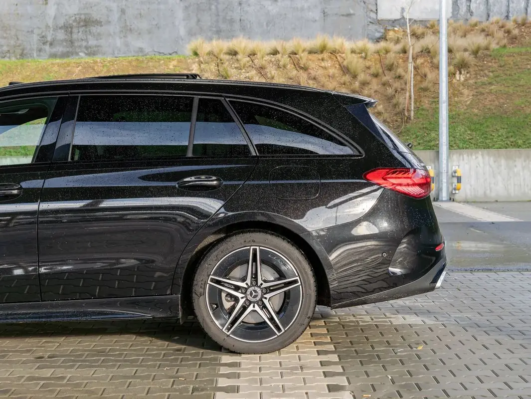 Mercedes-Benz C 300 e AMG Line 8