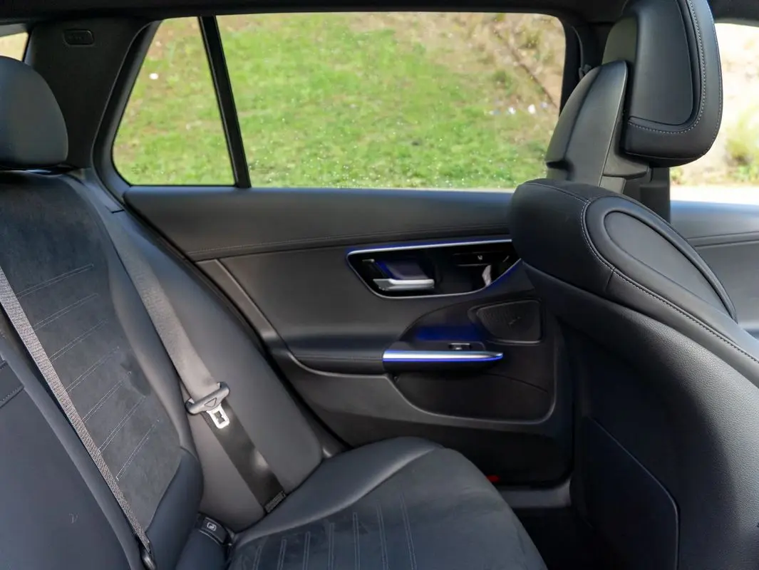 Mercedes-Benz C 300 e AMG Line 25