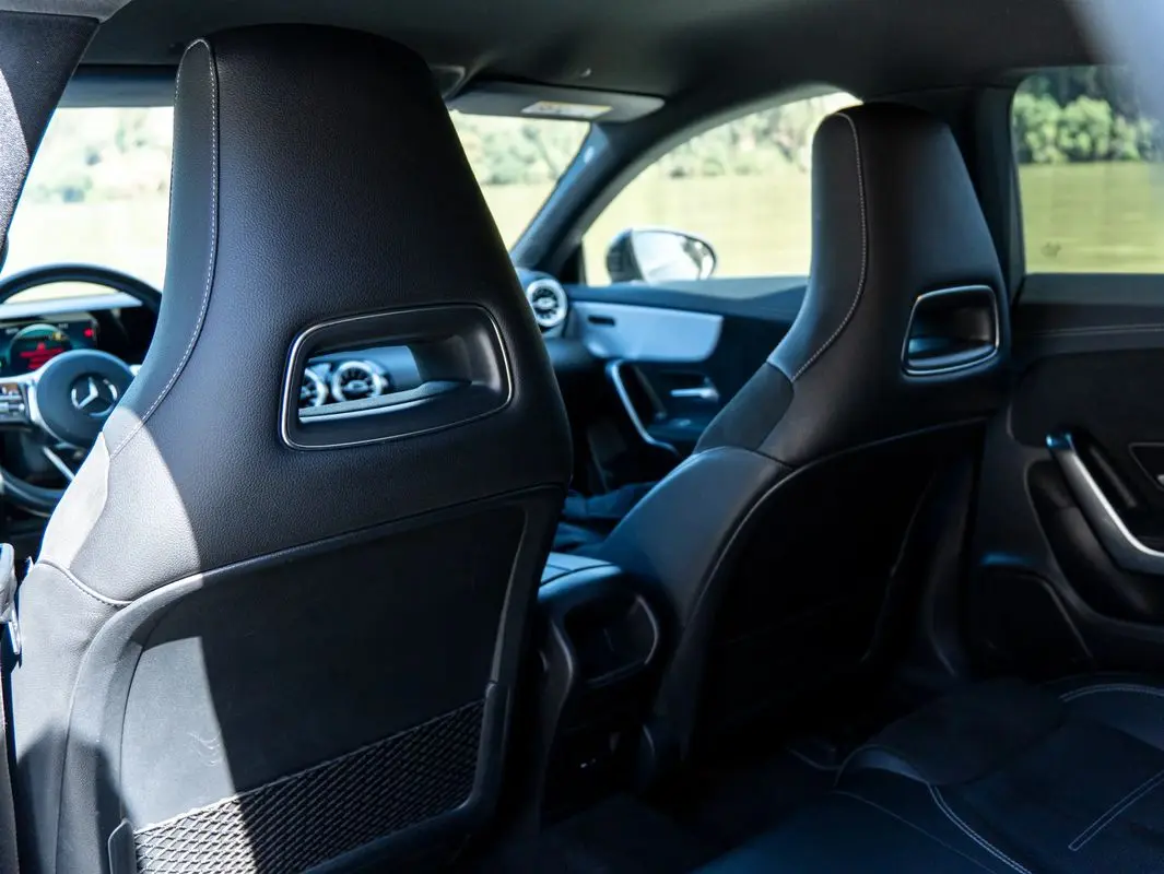 Mercedes-Benz CLA 250 22