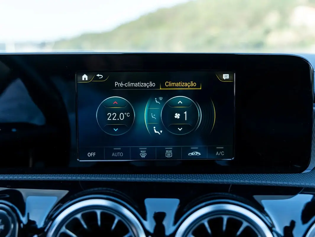 Mercedes-Benz CLA 250 34