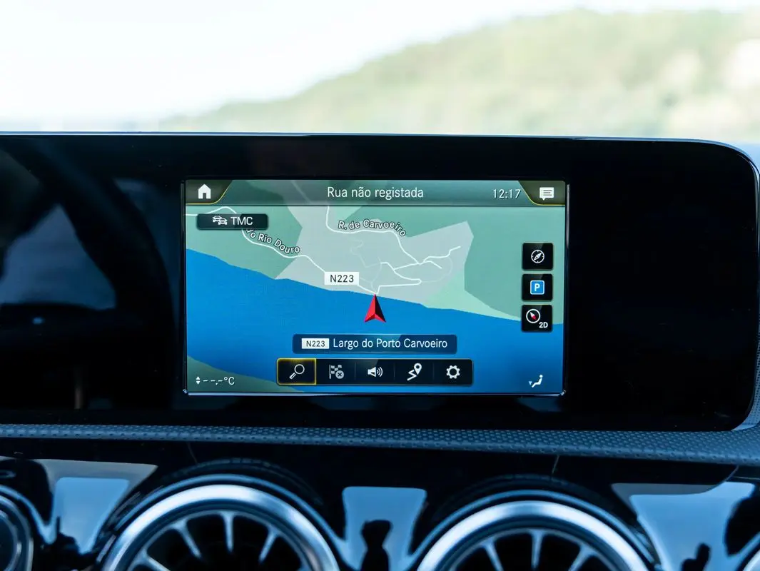 Mercedes-Benz CLA 250 35