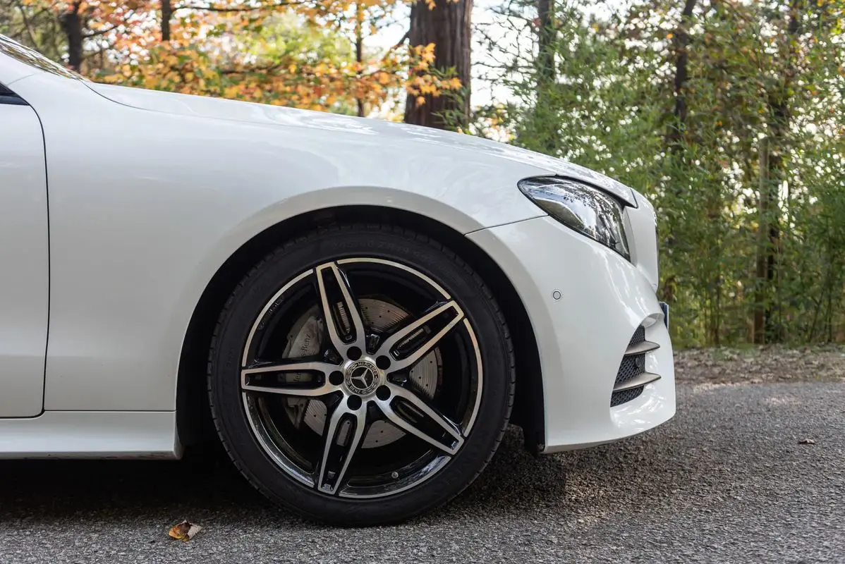 Mercedes-Benz E 220 d AMG Line Aut. 9