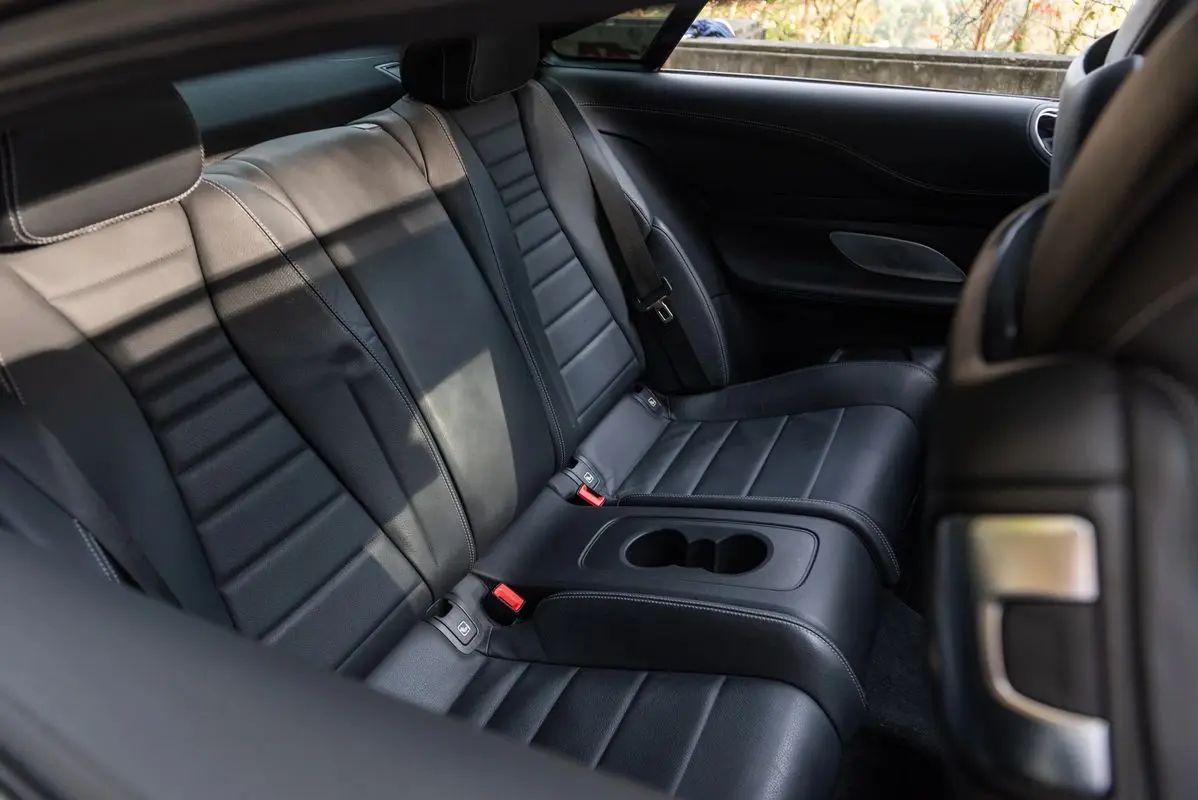 Mercedes-Benz E 220 d AMG Line Aut. 28