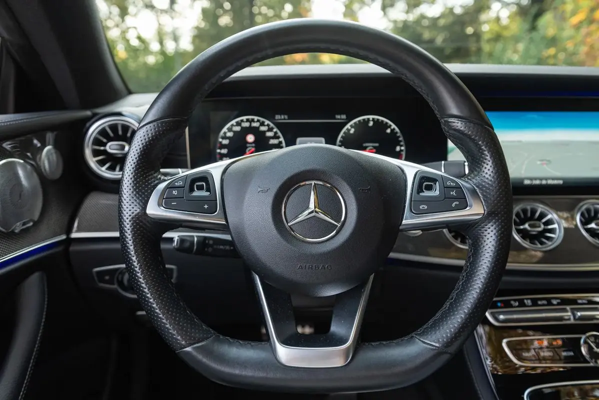 Mercedes-Benz E 220 d AMG Line Aut. 38