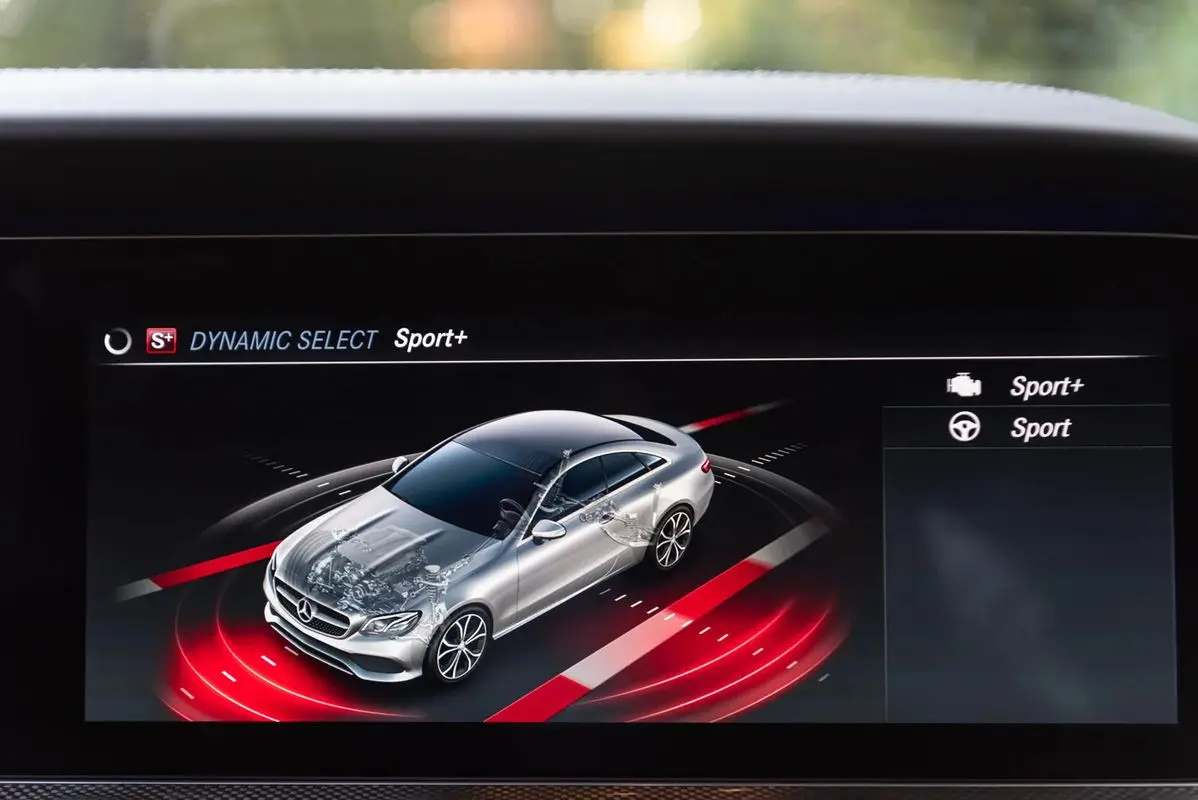 Mercedes-Benz E 220 d AMG Line Aut. 51