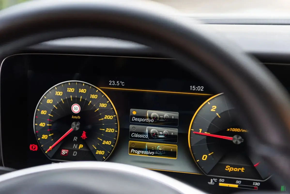 Mercedes-Benz E 220 d AMG Line Aut. 54