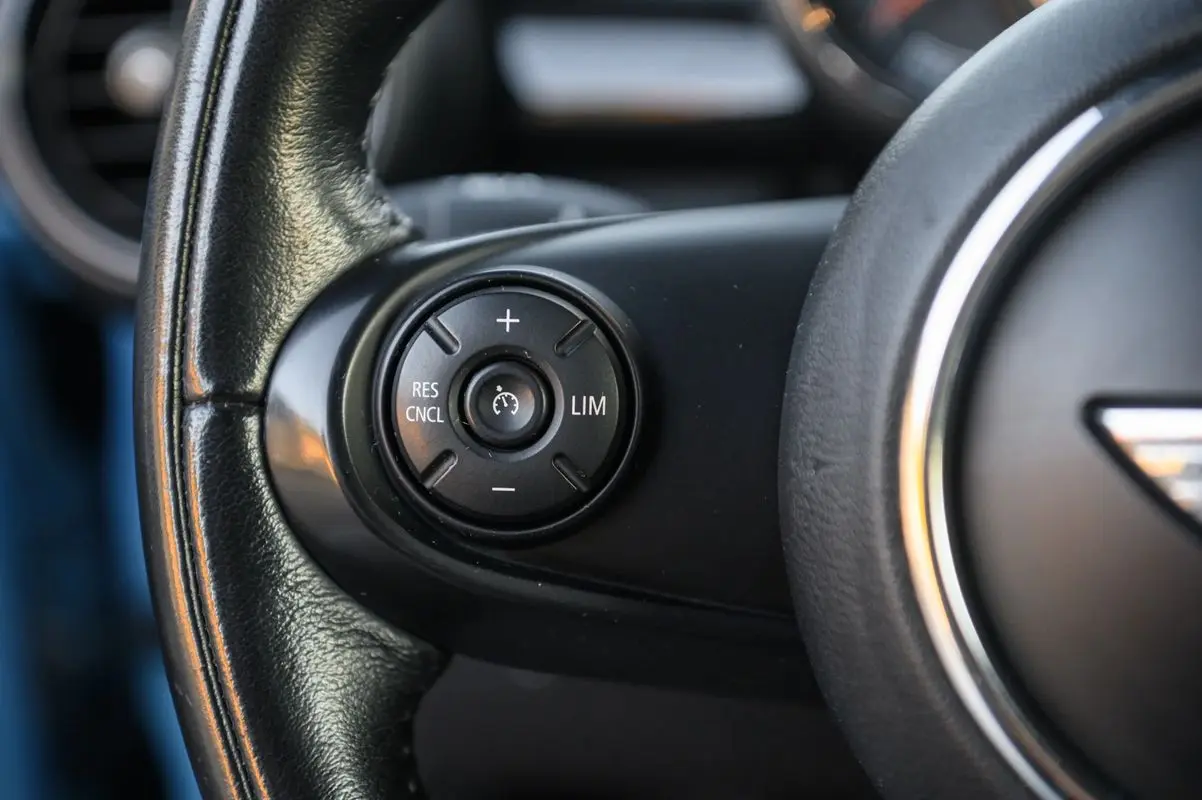 MINI 3 Portas Cooper D 23