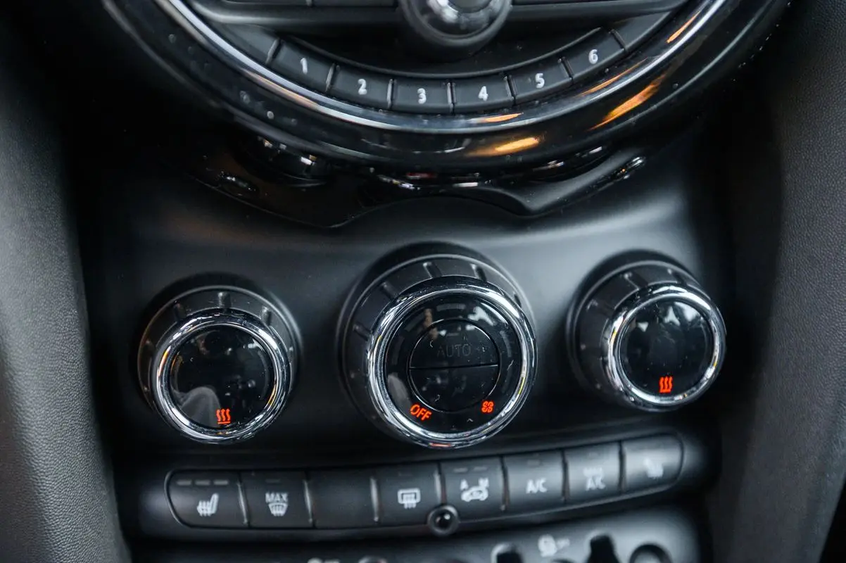 MINI 3 Portas Cooper D 26