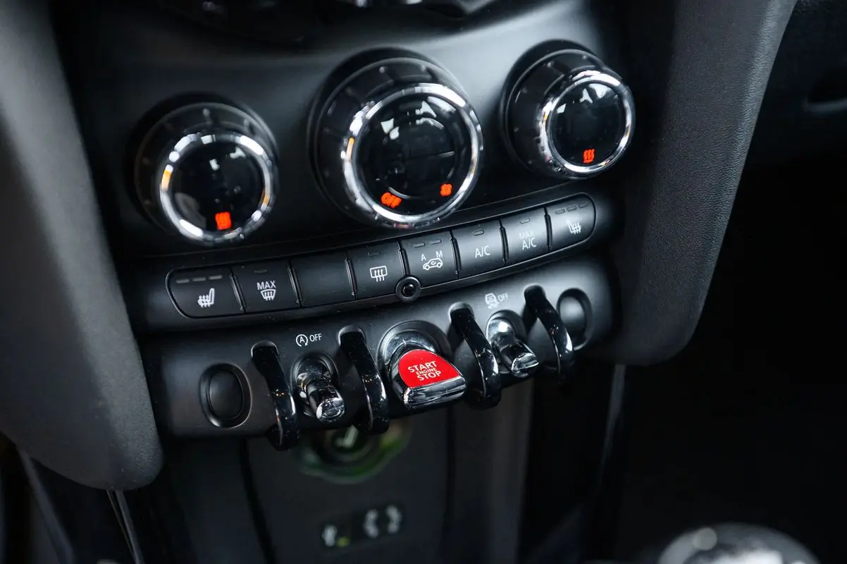 MINI 3 Portas Cooper D 25