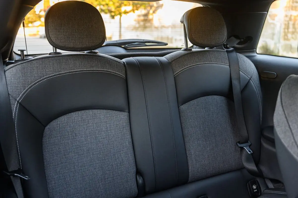 MINI 3 Portas Cooper D 28