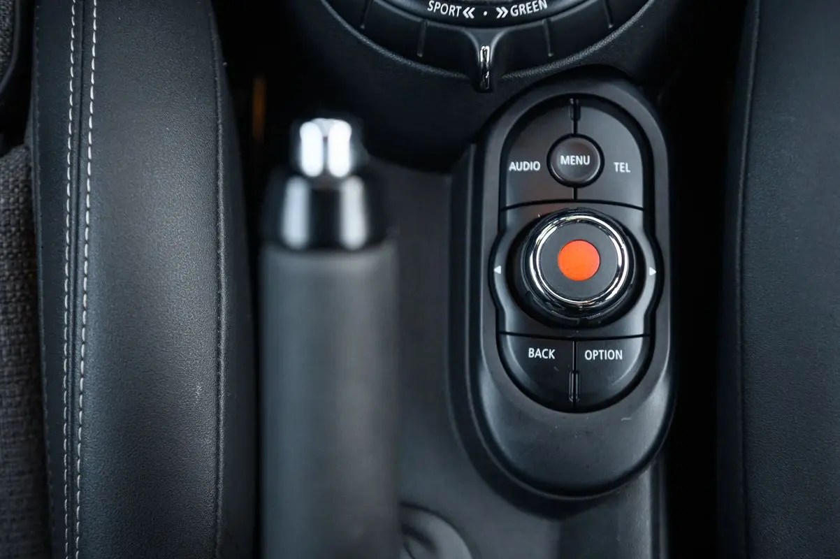 MINI 3 Portas Cooper D 38