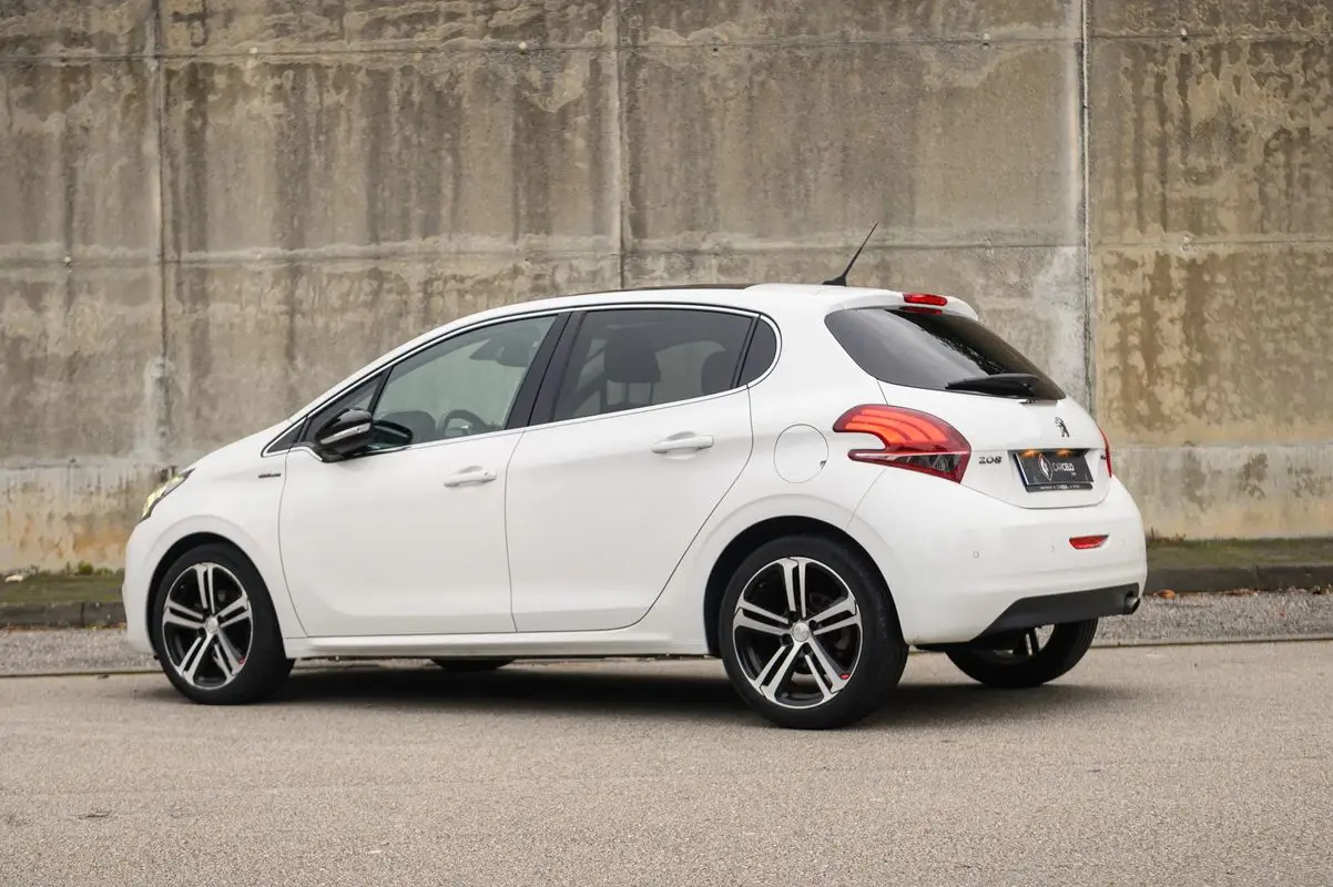 Peugeot 208 1.2 PureTech GT Line 4