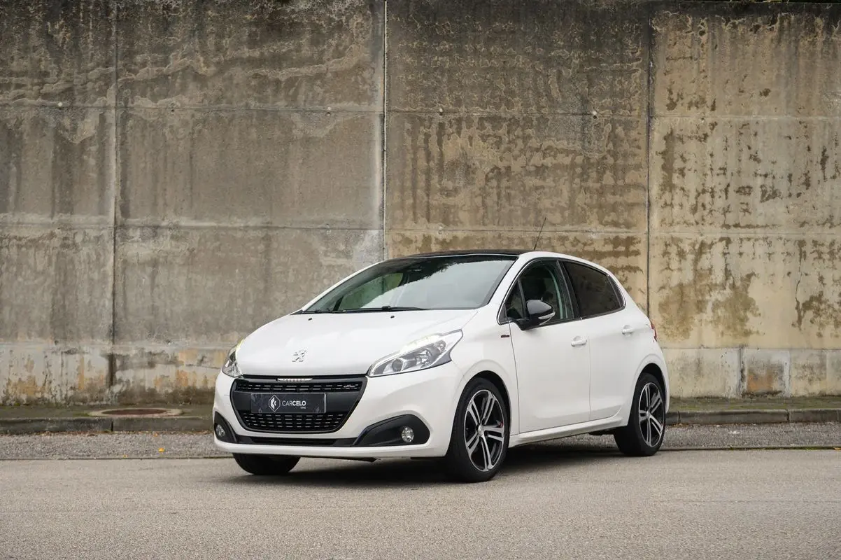 Peugeot 208 1.2 PureTech GT Line 6