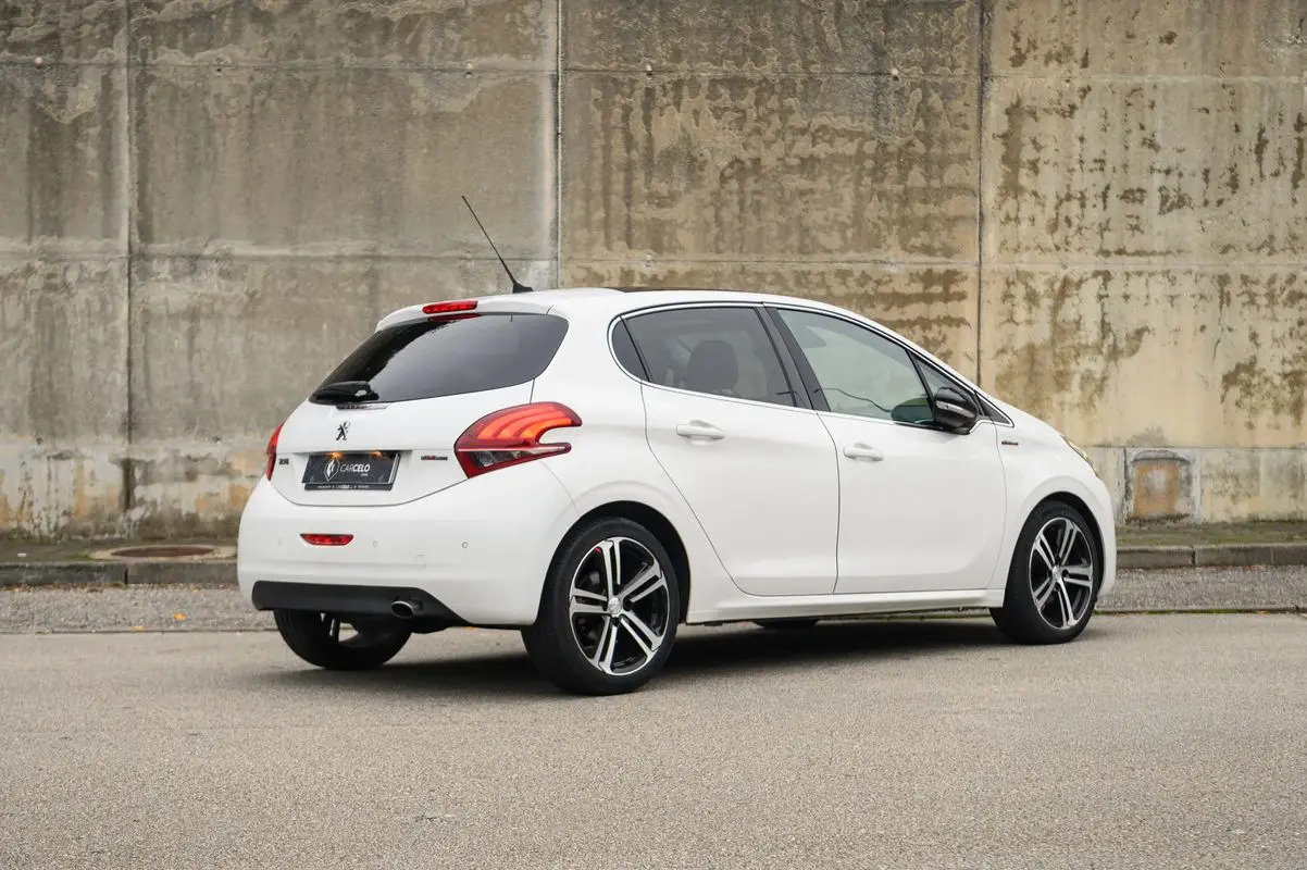 Peugeot 208 1.2 PureTech GT Line 5