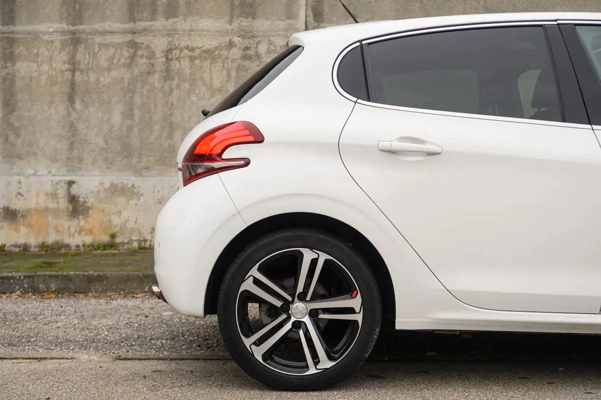 Peugeot 208 1.2 PureTech GT Line 10