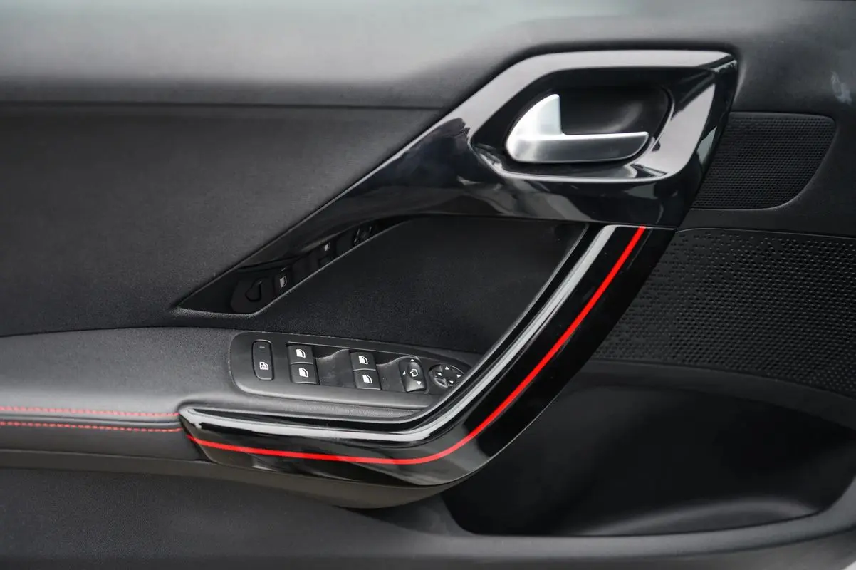 Peugeot 208 1.2 PureTech GT Line 14