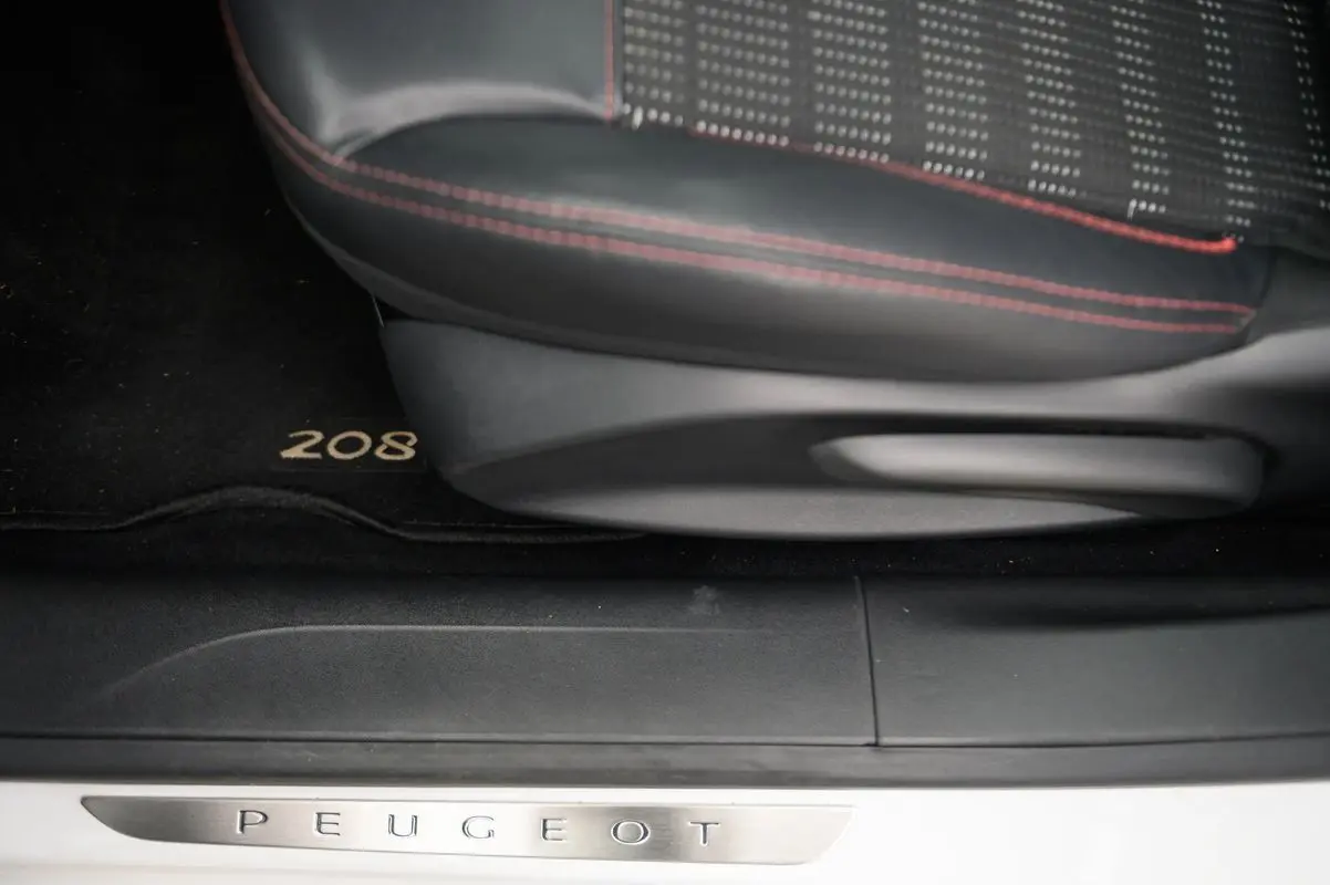 Peugeot 208 1.2 PureTech GT Line 15