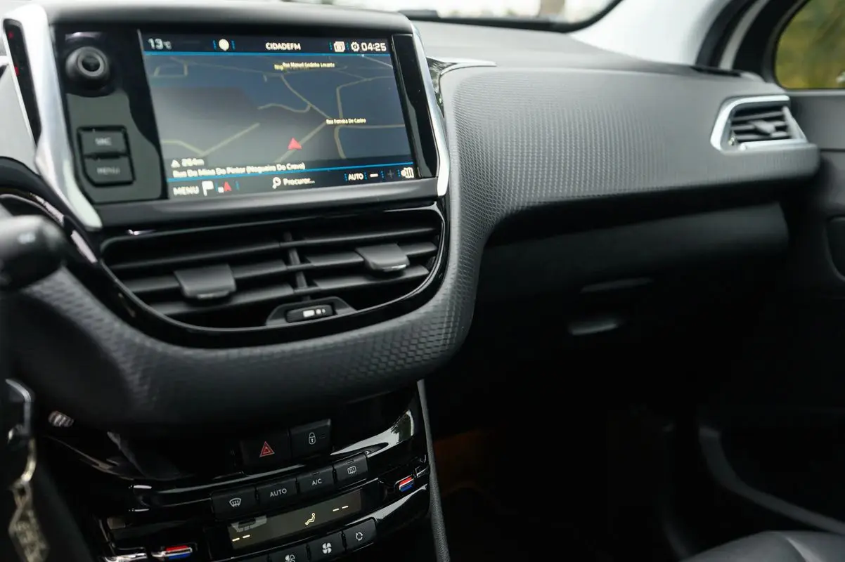 Peugeot 208 1.2 PureTech GT Line 28