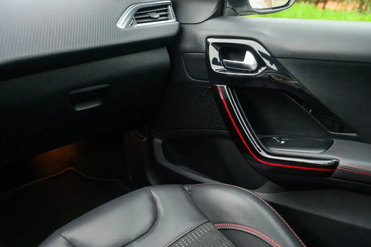 Peugeot 208 1.2 PureTech GT Line 29