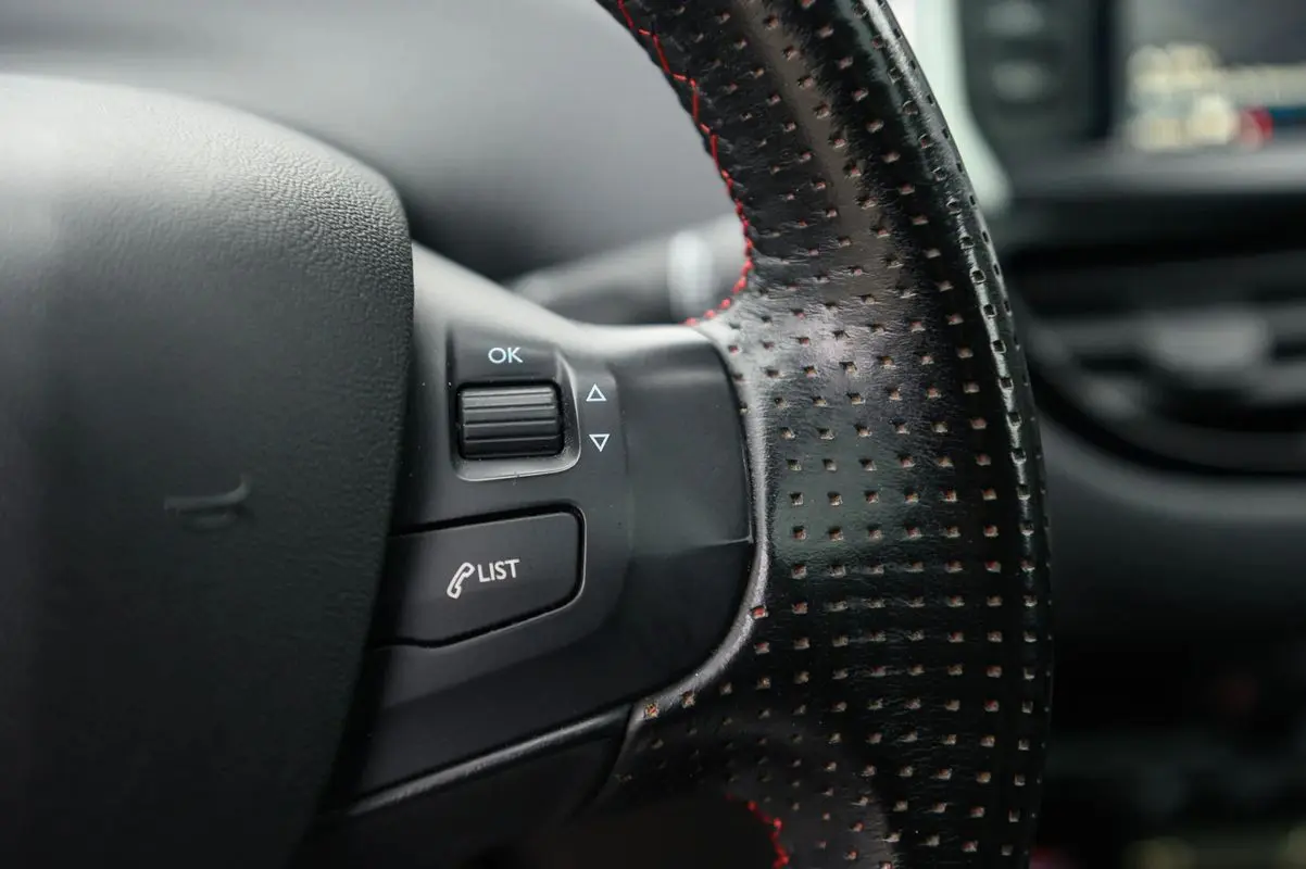 Peugeot 208 1.2 PureTech GT Line 33