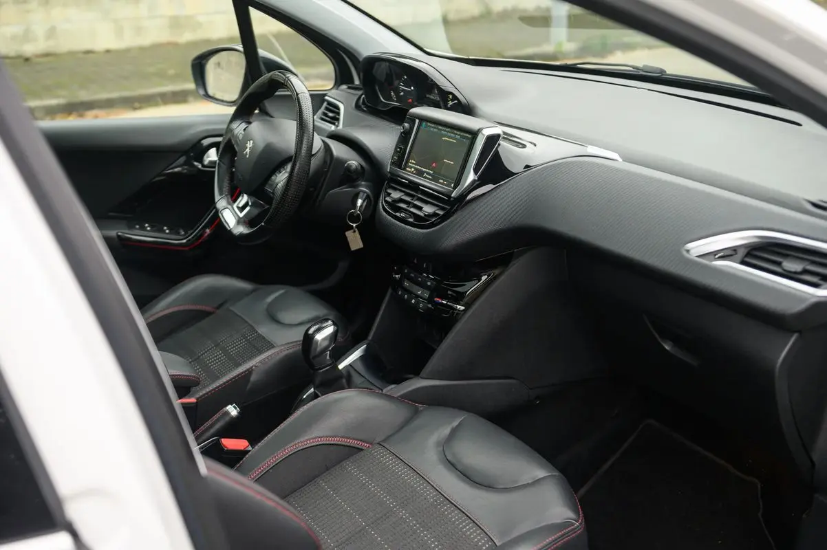 Peugeot 208 1.2 PureTech GT Line 36