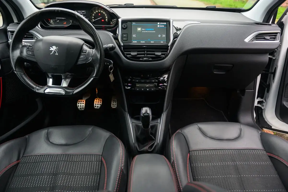 Peugeot 208 1.2 PureTech GT Line 42