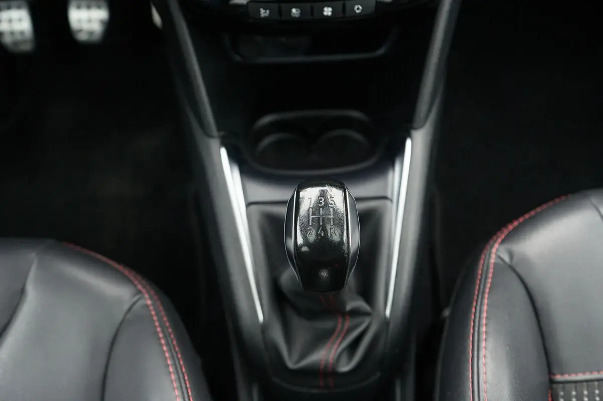 Peugeot 208 1.2 PureTech GT Line 43