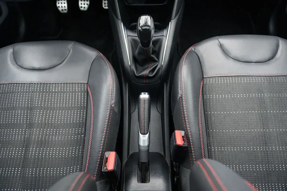 Peugeot 208 1.2 PureTech GT Line 44