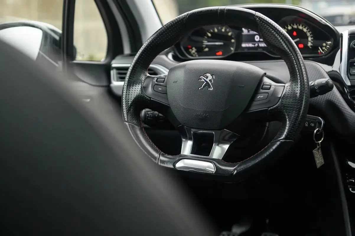 Peugeot 208 1.2 PureTech GT Line 45