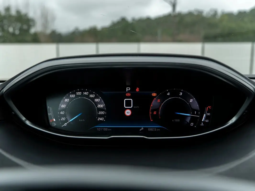 Peugeot 5008 1.5 BlueHDi Allure EAT8 13