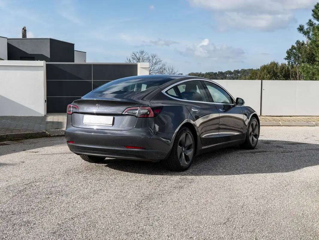 Tesla Model 3 Long-Range Dual Motor AWD 4