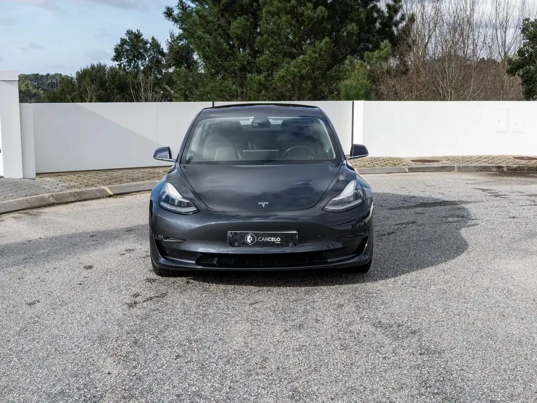 Tesla Model 3 Long-Range Dual Motor AWD 3