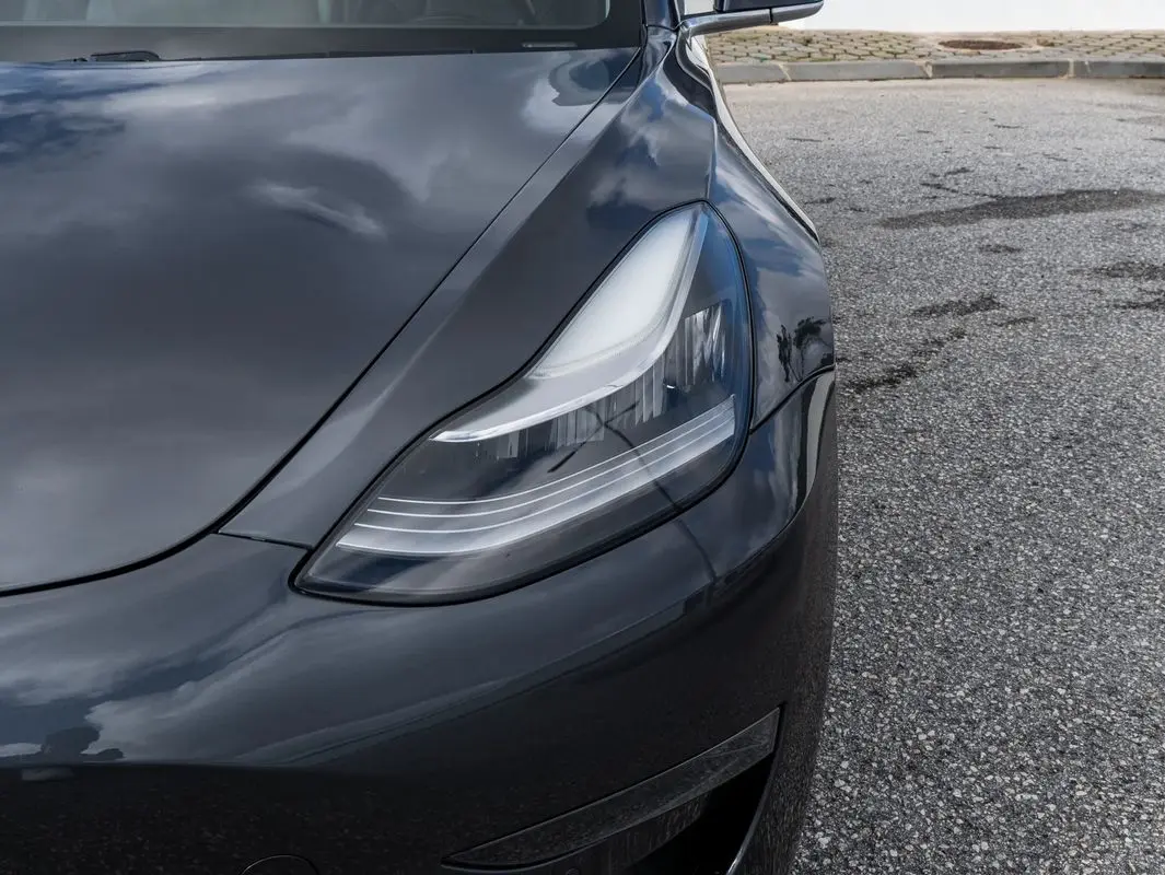 Tesla Model 3 Long-Range Dual Motor AWD 8