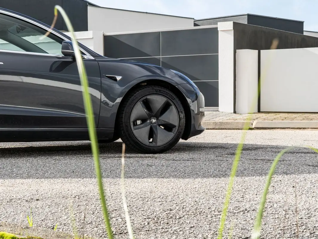 Tesla Model 3 Long-Range Dual Motor AWD 10