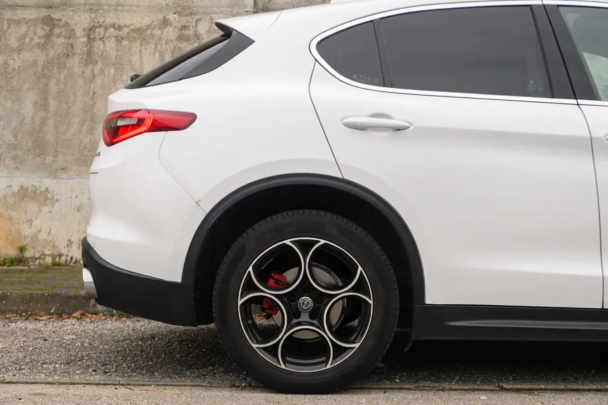Alfa Romeo Stelvio 2.2 D Super AT8 Q4 8