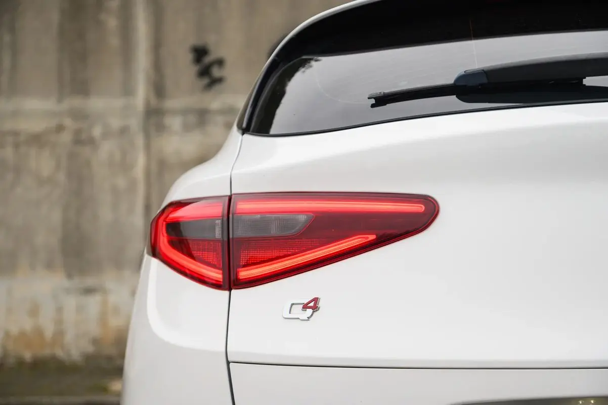 Alfa Romeo Stelvio 2.2 D Super AT8 Q4 11