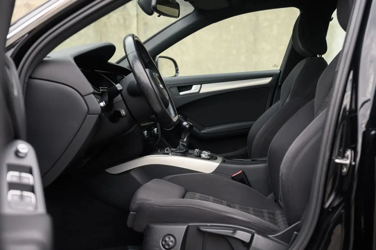 Audi A4 Avant 2.0 TDI Business Line S-line 16