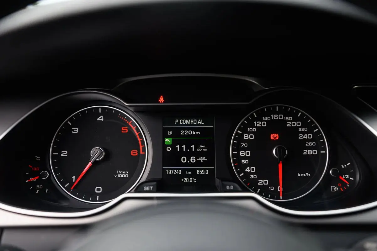 Audi A4 Avant 2.0 TDI Business Line S-line 23