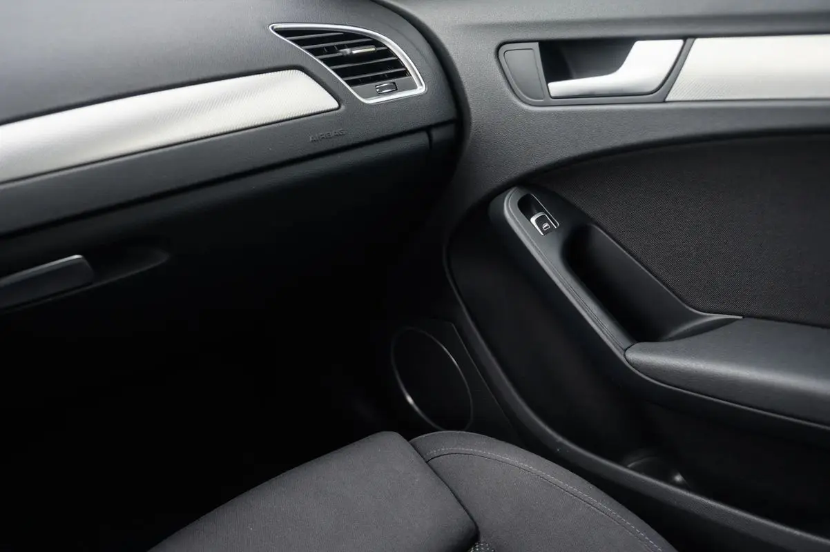 Audi A4 Avant 2.0 TDI Business Line S-line 25