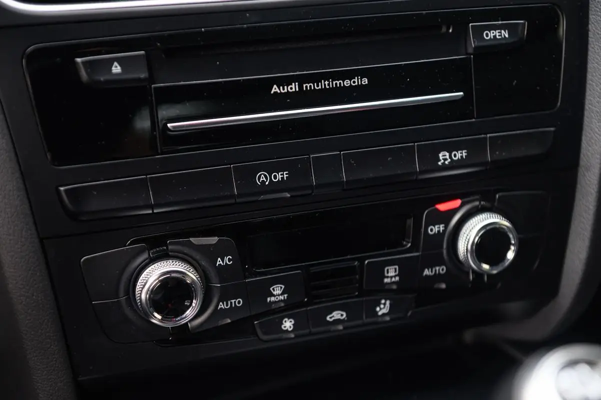 Audi A4 Avant 2.0 TDI Business Line S-line 31