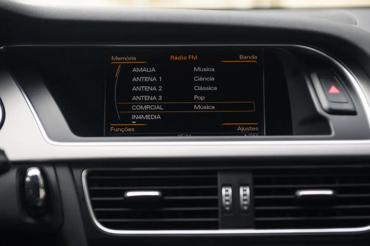 Audi A4 Avant 2.0 TDI Business Line S-line 32