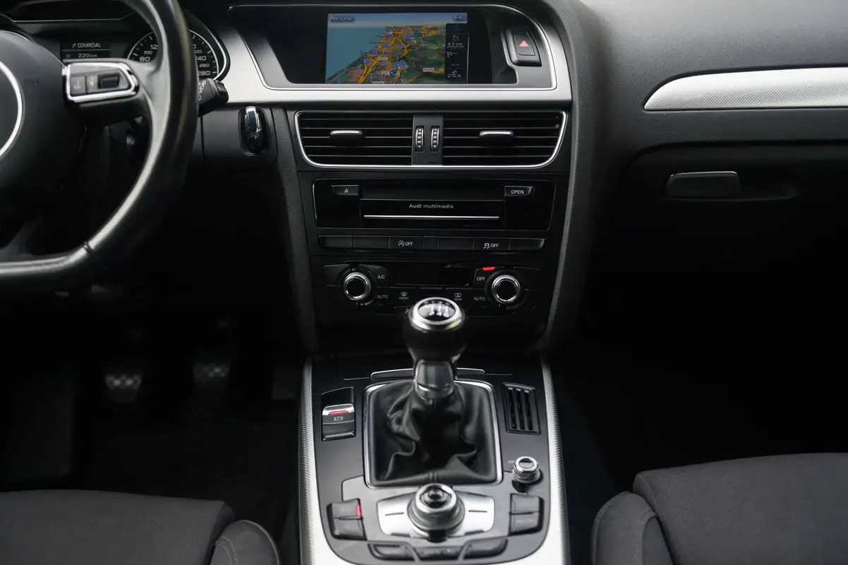 Audi A4 Avant 2.0 TDI Business Line S-line 37