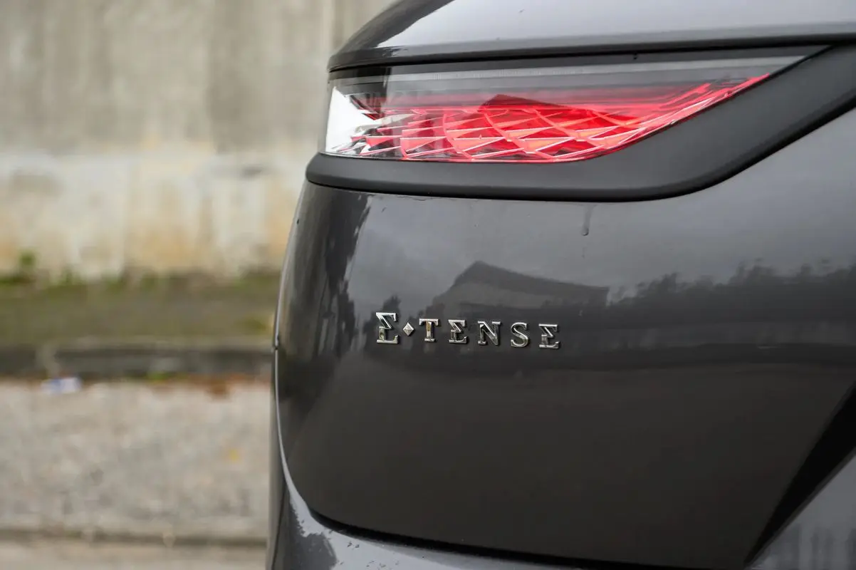 DS DS7 Crossback E-Tense Performance Line EAT8 10