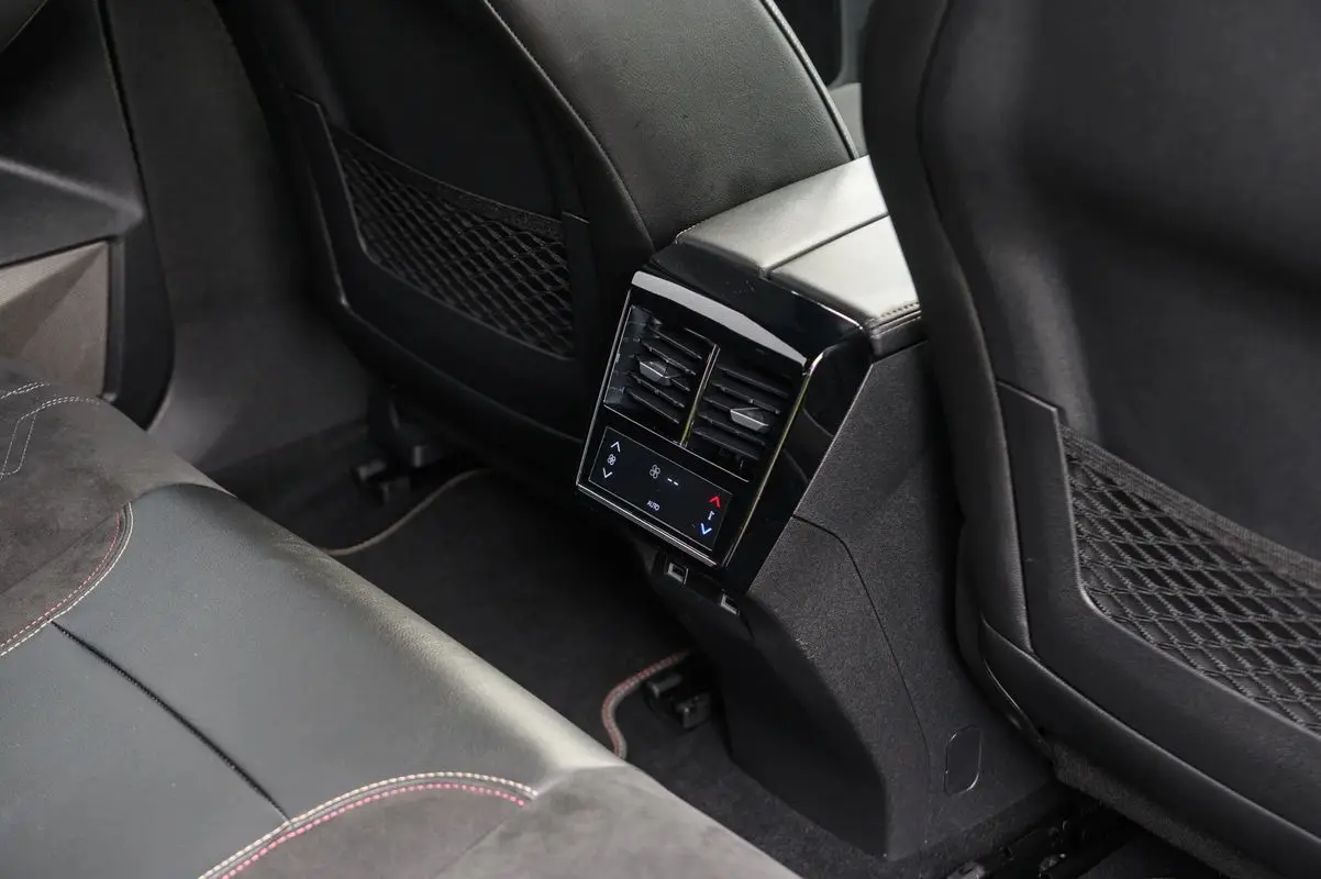 DS DS7 Crossback E-Tense Performance Line EAT8 25