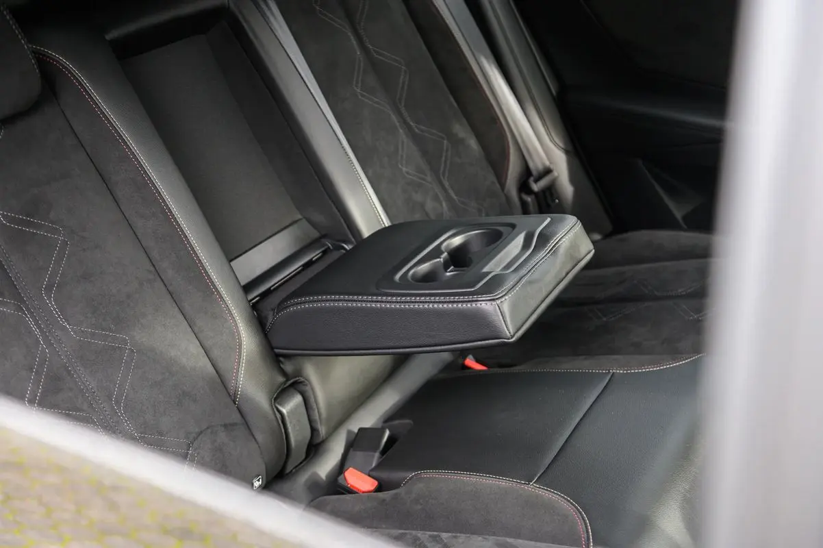 DS DS7 Crossback E-Tense Performance Line EAT8 28