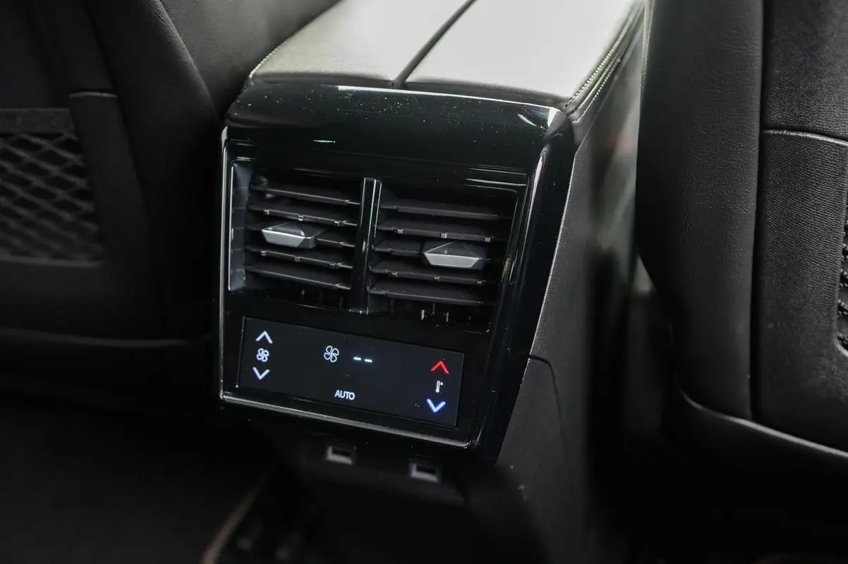 DS DS7 Crossback E-Tense Performance Line EAT8 30