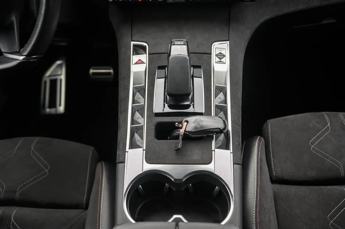 DS DS7 Crossback E-Tense Performance Line EAT8 39