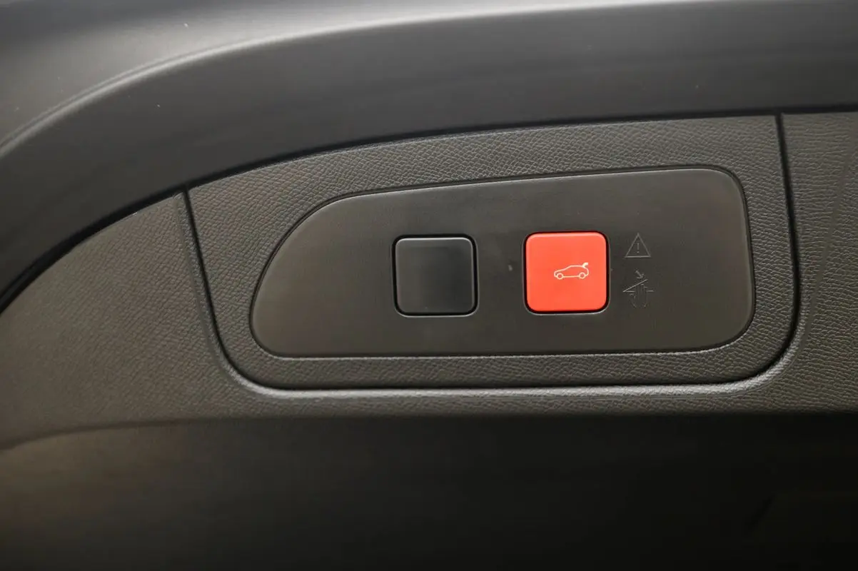 DS DS7 Crossback E-Tense Performance Line EAT8 52