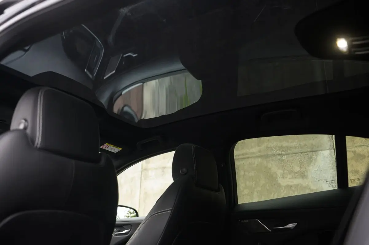 Jaguar I-Pace EV400 R-Dynamic HSE AWD 32