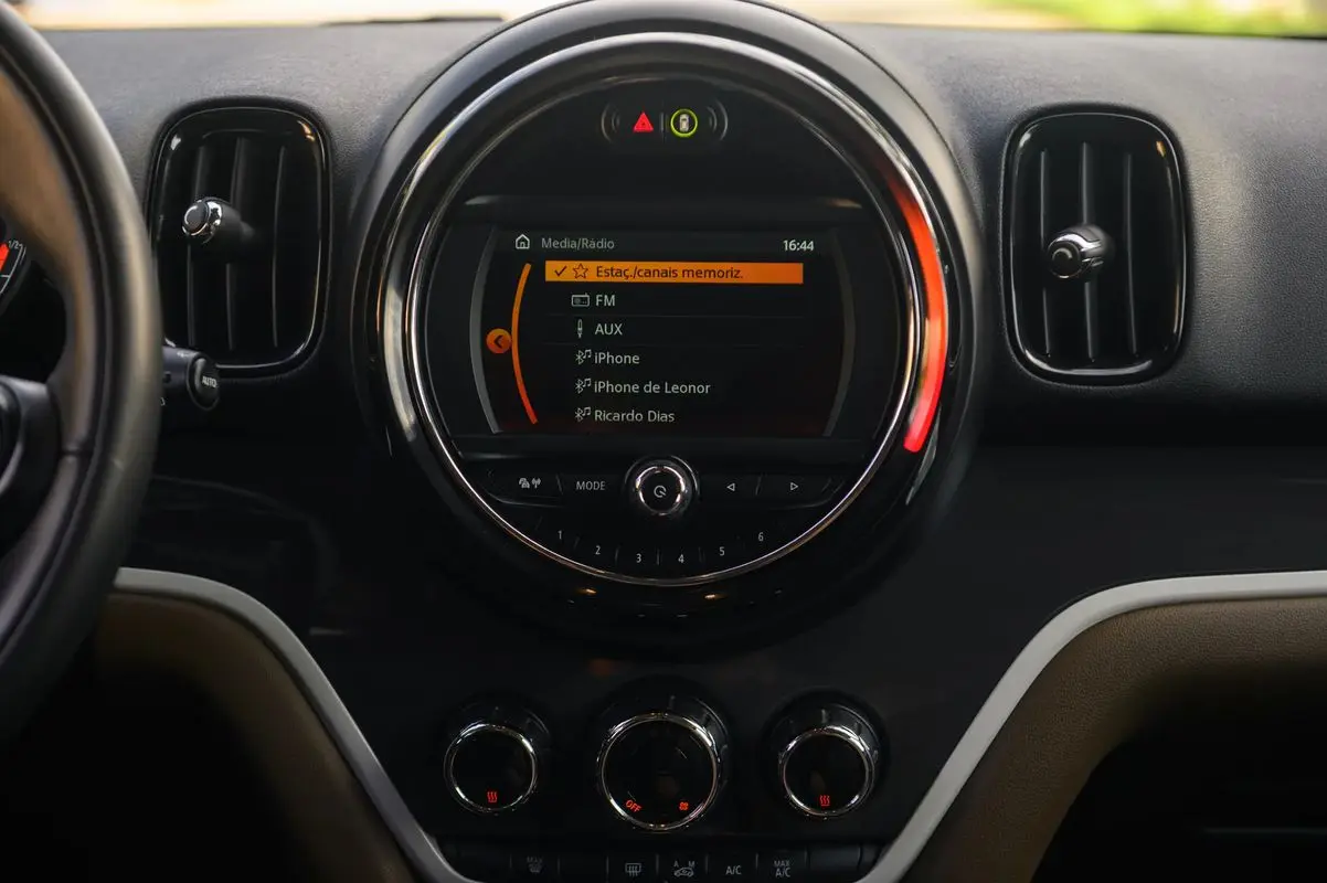 MINI Countryman Cooper SE ALL4 Auto 32